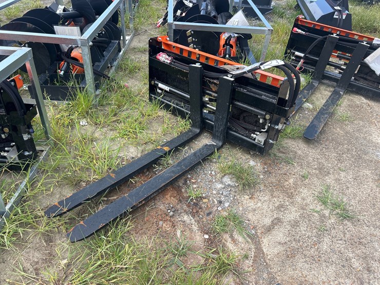 #52-•-48”-hydraulic-skid-steer-pallet-forks-image-1