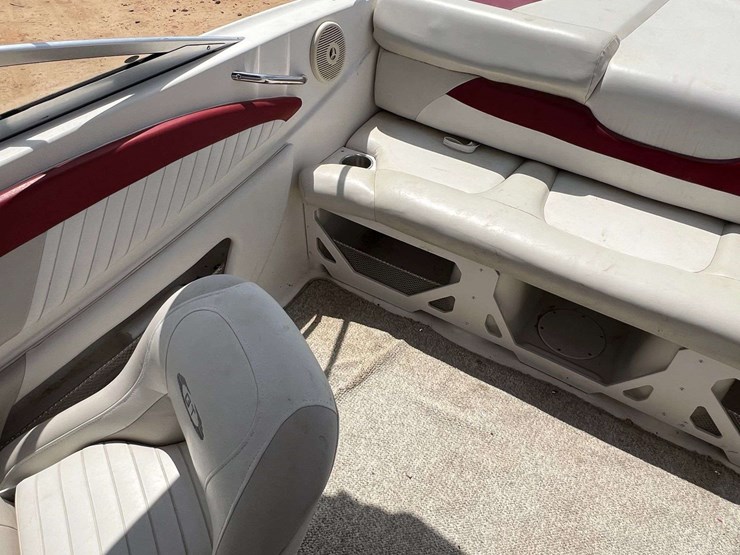 2007-glastron-gt-205-bowrider-boat-w/-volvo-penta-5.0l-v8-&-volvo-penta-sx-a-stern-drive-image-26