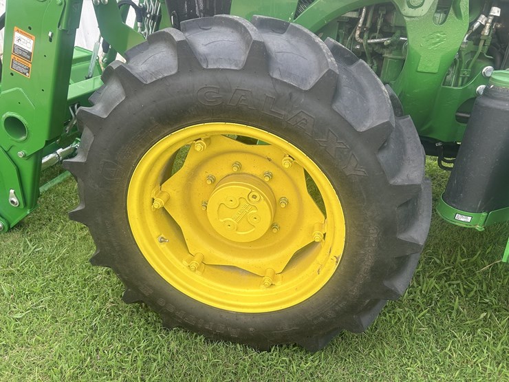2024-john-deere-5075e-image-3