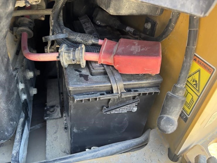 2019-caterpillar-272d2-image-39