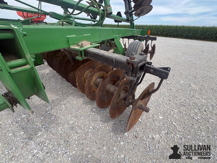 john-deere-235-image-17