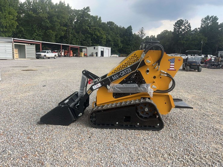 agt-compact-track-loader-image-1