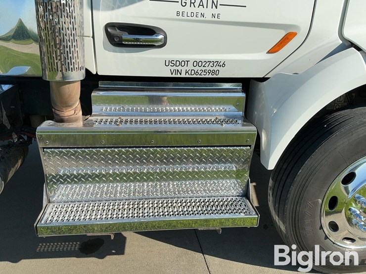 2019-peterbilt-567-image-15