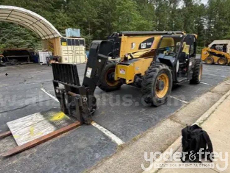 2019-caterpillar-tl943d-image-1