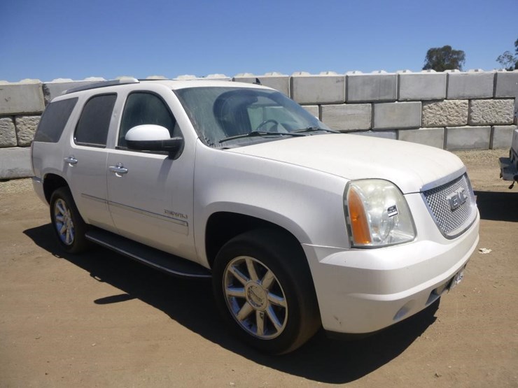 2011-gmc-yukon-denali-image-3