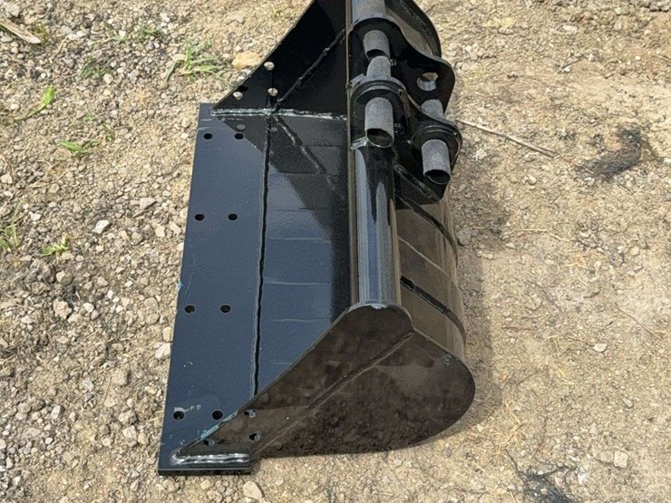 22”-w-mini-excavator-mud-bucket---model-zl-11-image-2