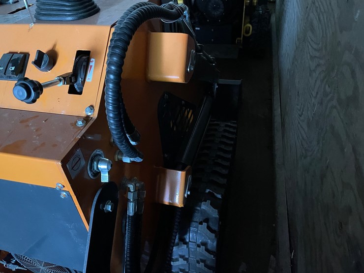 #9733-•-land-honor-mini-skid-steer-loader-image-4