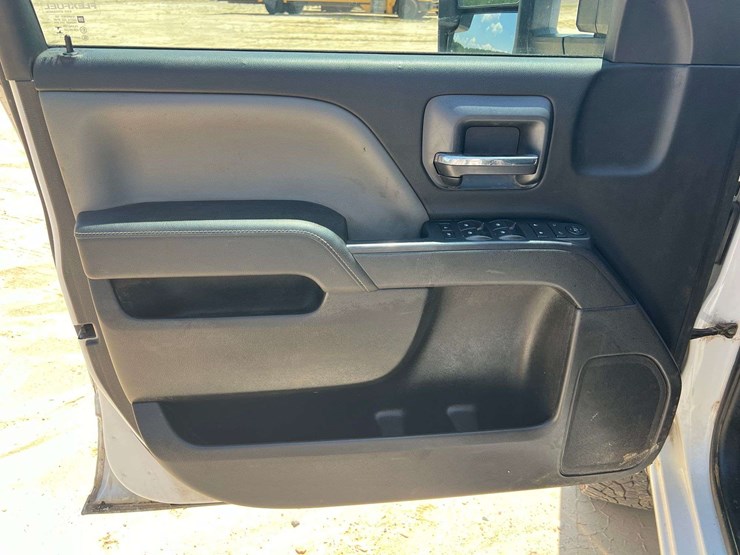 2015-chevrolet-silverado-2500hd-image-9