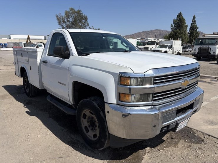 2015-chevrolet-silverado-2500-image-3