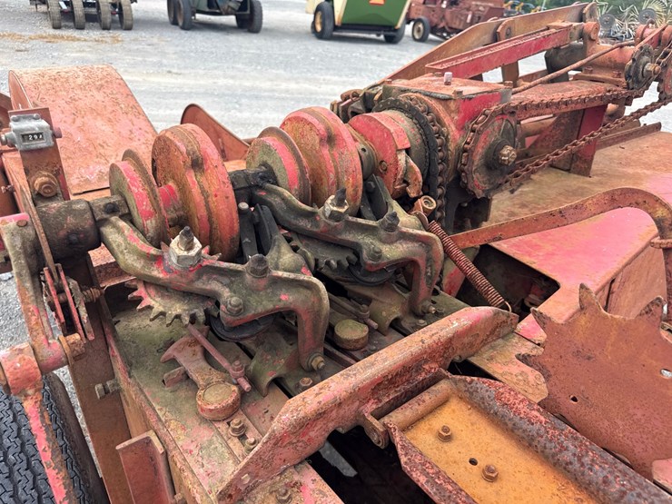 massey-ferguson-10-image-6