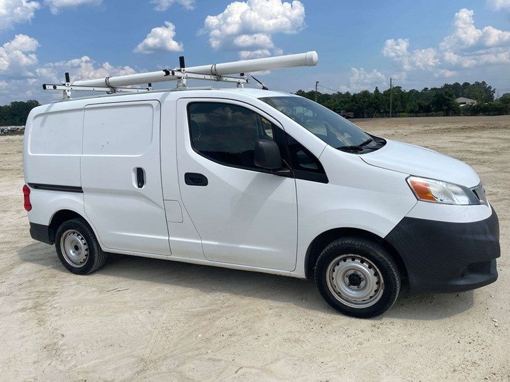 2015-nissan-nv200-image-4
