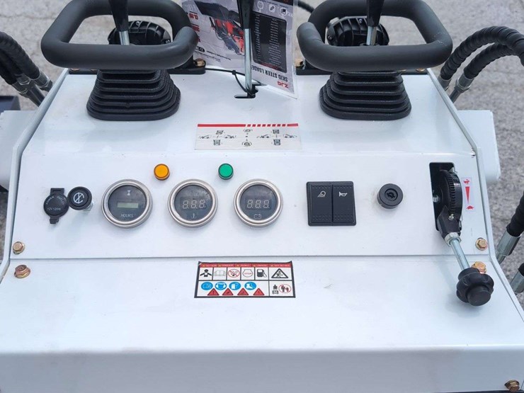 zjg-mini-skid-steer-loader-zj-380-(white)---15hp-image-9