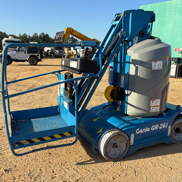 2018 GENIE GR26J