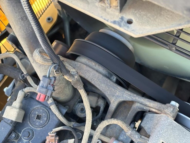 2020-deere-210l-image-49