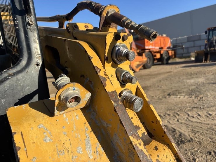 2016-caterpillar-259d-image-14