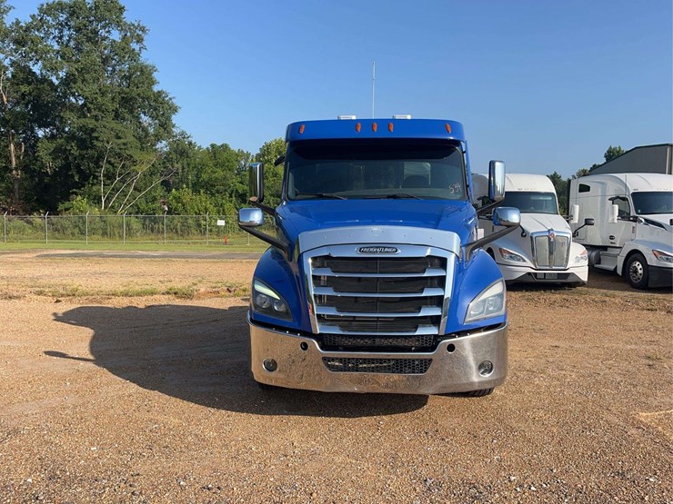2021-freightliner-cascadia-truck-image-5