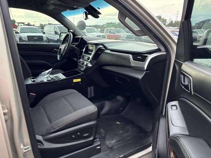 2016-chevrolet-tahoe-image-18