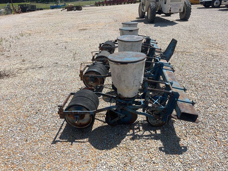 ford-4-row-burch-planter-image-2