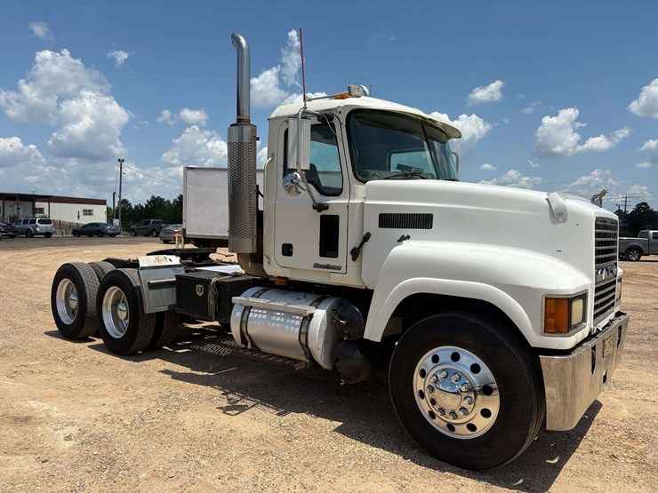2005-mack-chn613-image-5