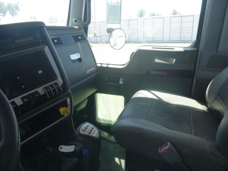 2011-kenworth-t400-image-12