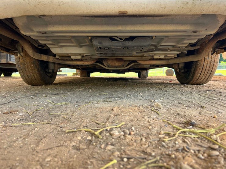 2004-ford-crown-vic-(211,135-miles)-image-8