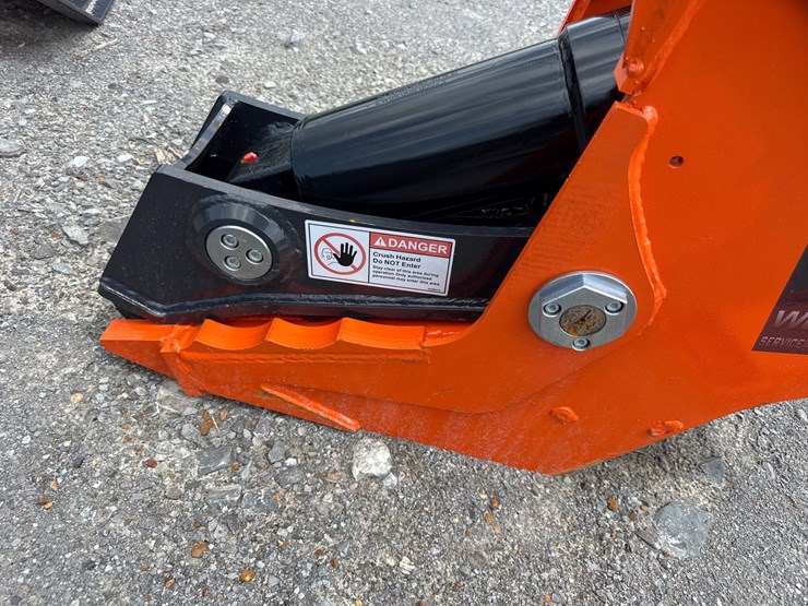 #78-•-excavator-hydraulic-clamp-image-2