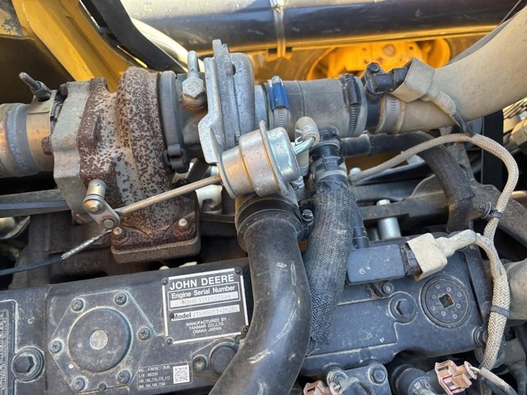 2020-deere-210l-image-55