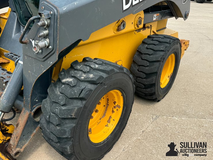 2017-deere-332g-image-14