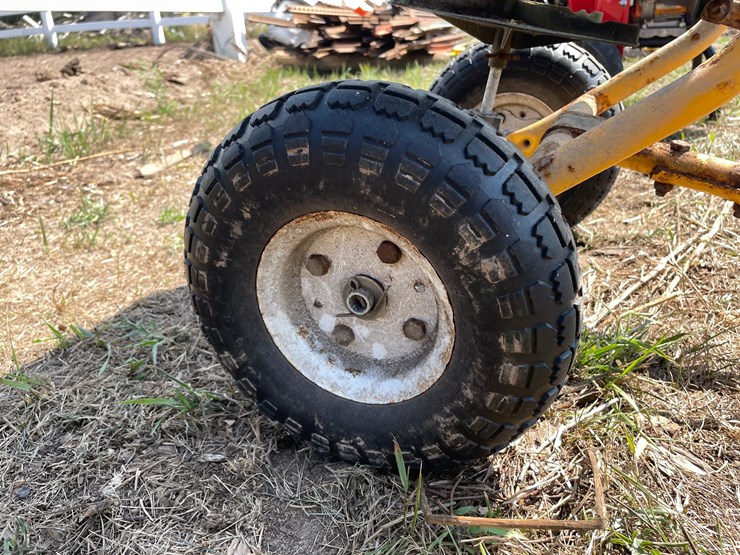 #7964-•-yardworks-towable-lawn-spreader-image-5