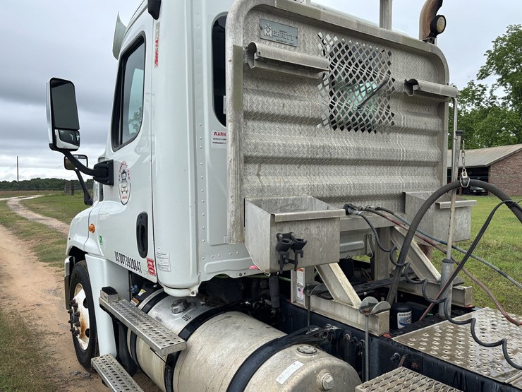 2016-freightliner-cascadia-image-5