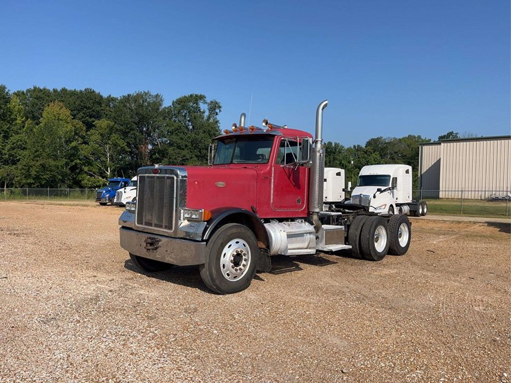 2000-peterbilt-379-image-1