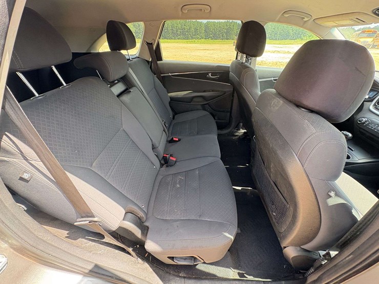 2017-kia-sorento-image-24
