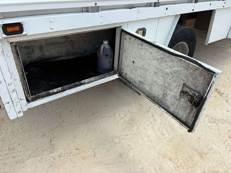 2021-chevrolet-3500hd-image-25