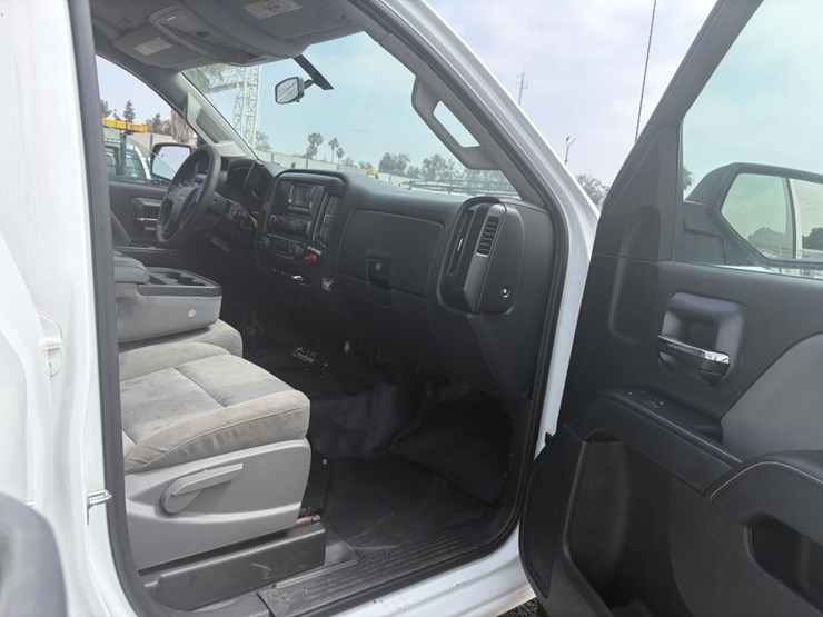 2015-chevrolet-silverado-2500-image-9