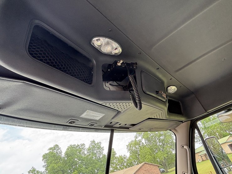 2015-freightliner-cascadia-image-27