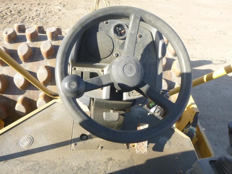 2011-caterpillar-cp56-image-8