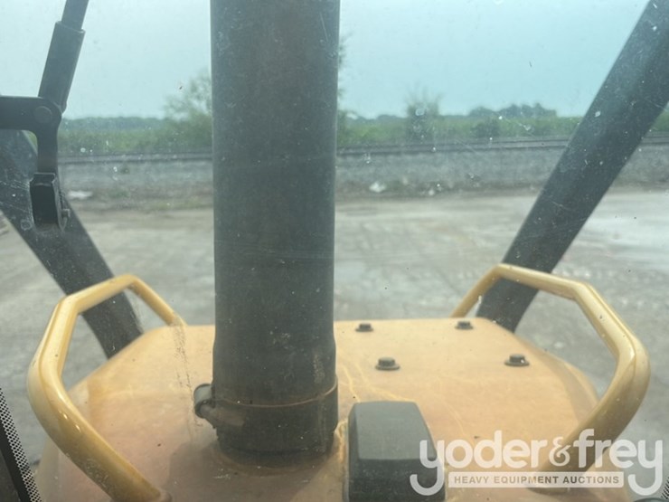 2017-caterpillar-d5k2-xl-image-13