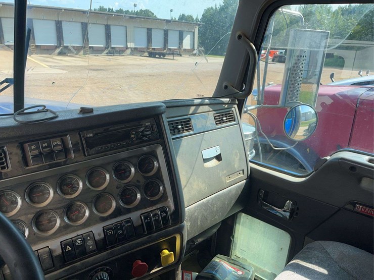 2015-kenworth-w9-series-tractor-truck-image-29