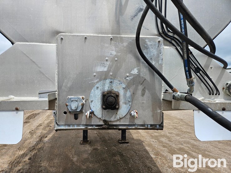 2018-warren-at-45-9-tri/a-bulk-aluminum-feed-trailer-image-19