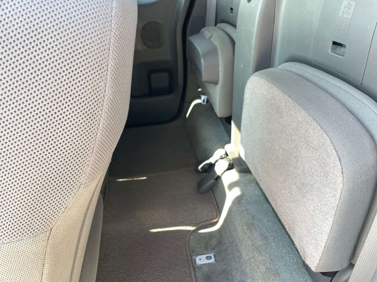 2016-nissan-frontier-image-14