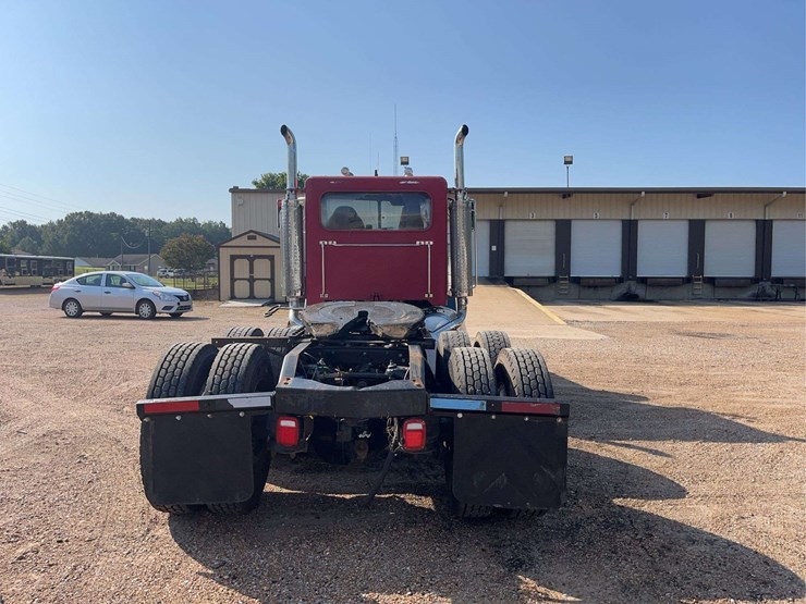 2000-peterbilt-379-image-9