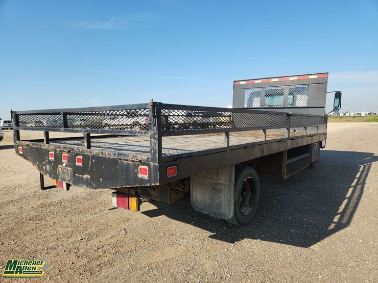 2005-gmc-w5500-image-4