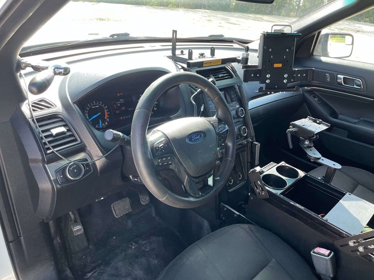 2018-ford-explorer-image-11