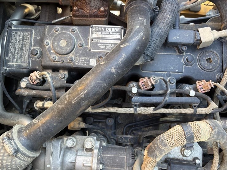 2020-deere-210l-image-53