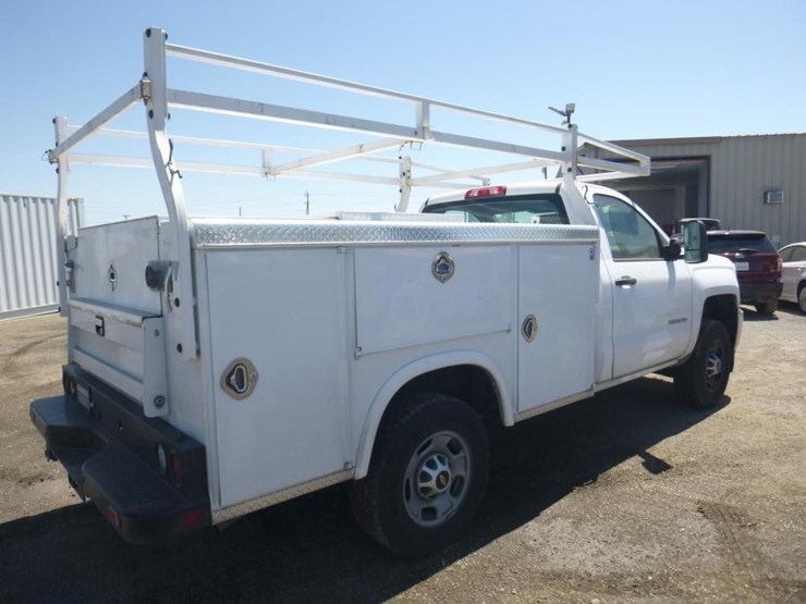 2017-chevrolet-2500hd-image-3