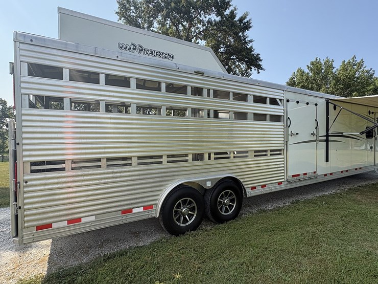 2018-bison-8011ldstlt-stock-combo-living-quarters-trailer-image-5
