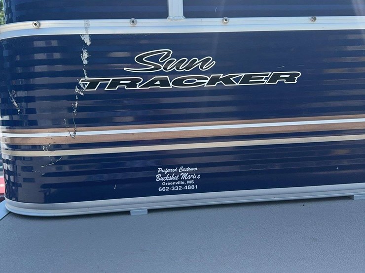2012-suntracker-24'-dlx-pontoon-boat-(party-barge)-image-10