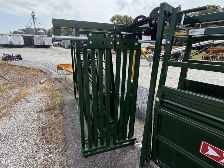 new/unused-arrowquip-easylock-33-series-chute-image-2