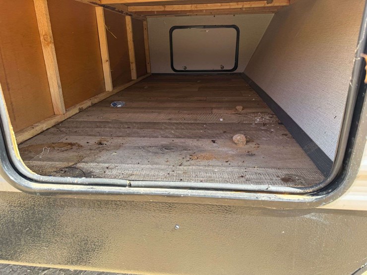 2021-keystone-bumper-pull-camper-image-16