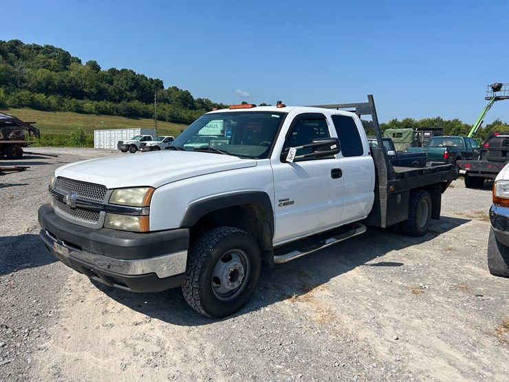 2004-chevrolet-3500-image-1